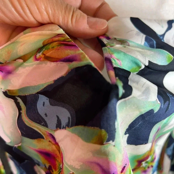 Silk cold shoulder - Picture 3 of 5